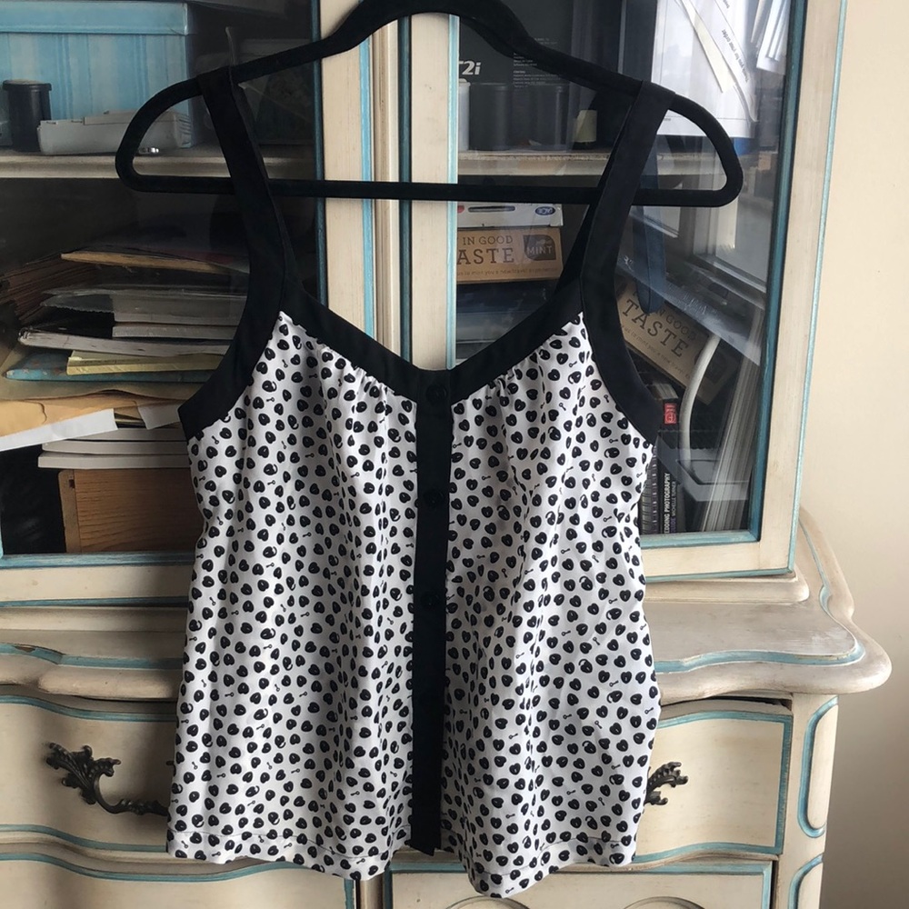 Heart & Key black and white sleeveless blouse